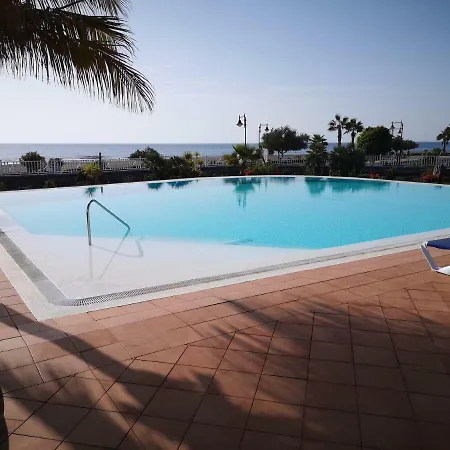 Deluxe Puerto Del Carmen Beachfront شقة *